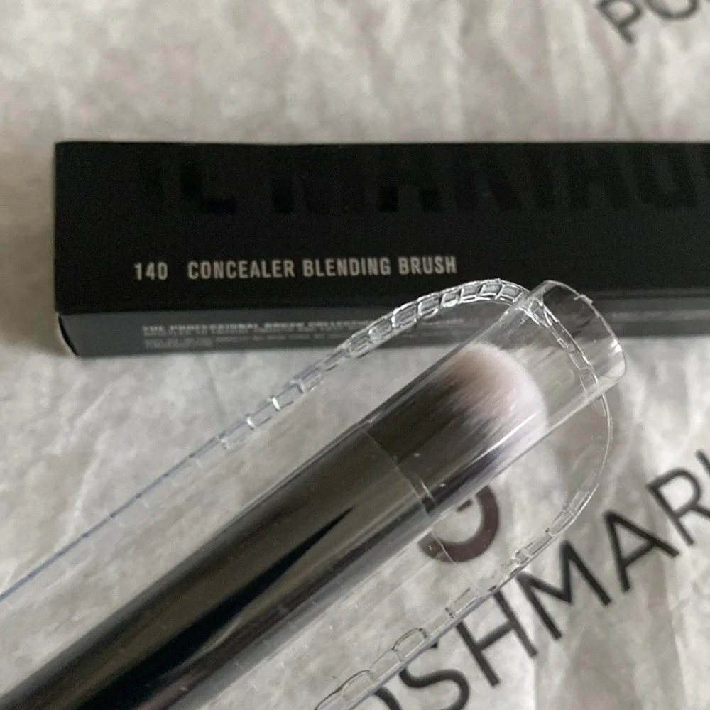 CONCEALER BLENDING BRUSH